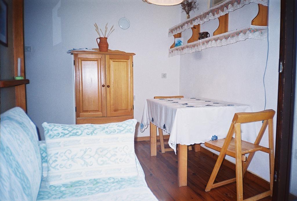 Apartments Ljuba I Mare Malinska Cameră foto