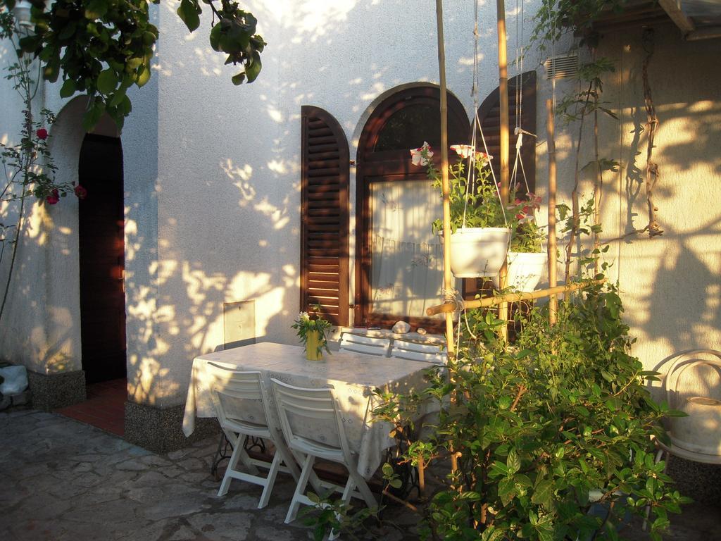 Apartments Ljuba I Mare Malinska Cameră foto